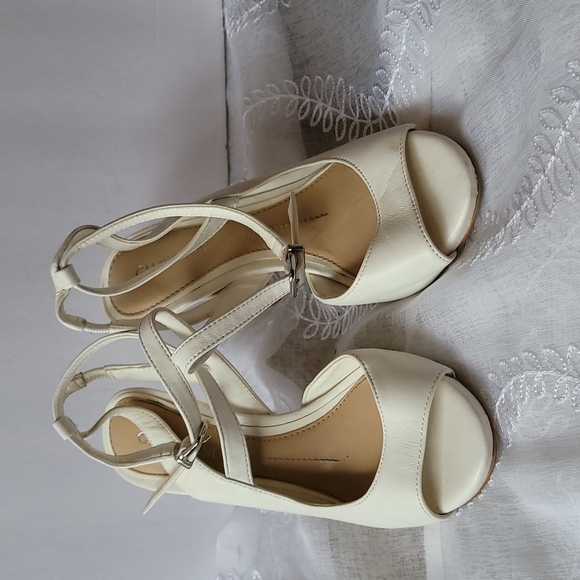 Gianni Bini Women's Off White Sandals Size 5 M - Picture 2 of 11